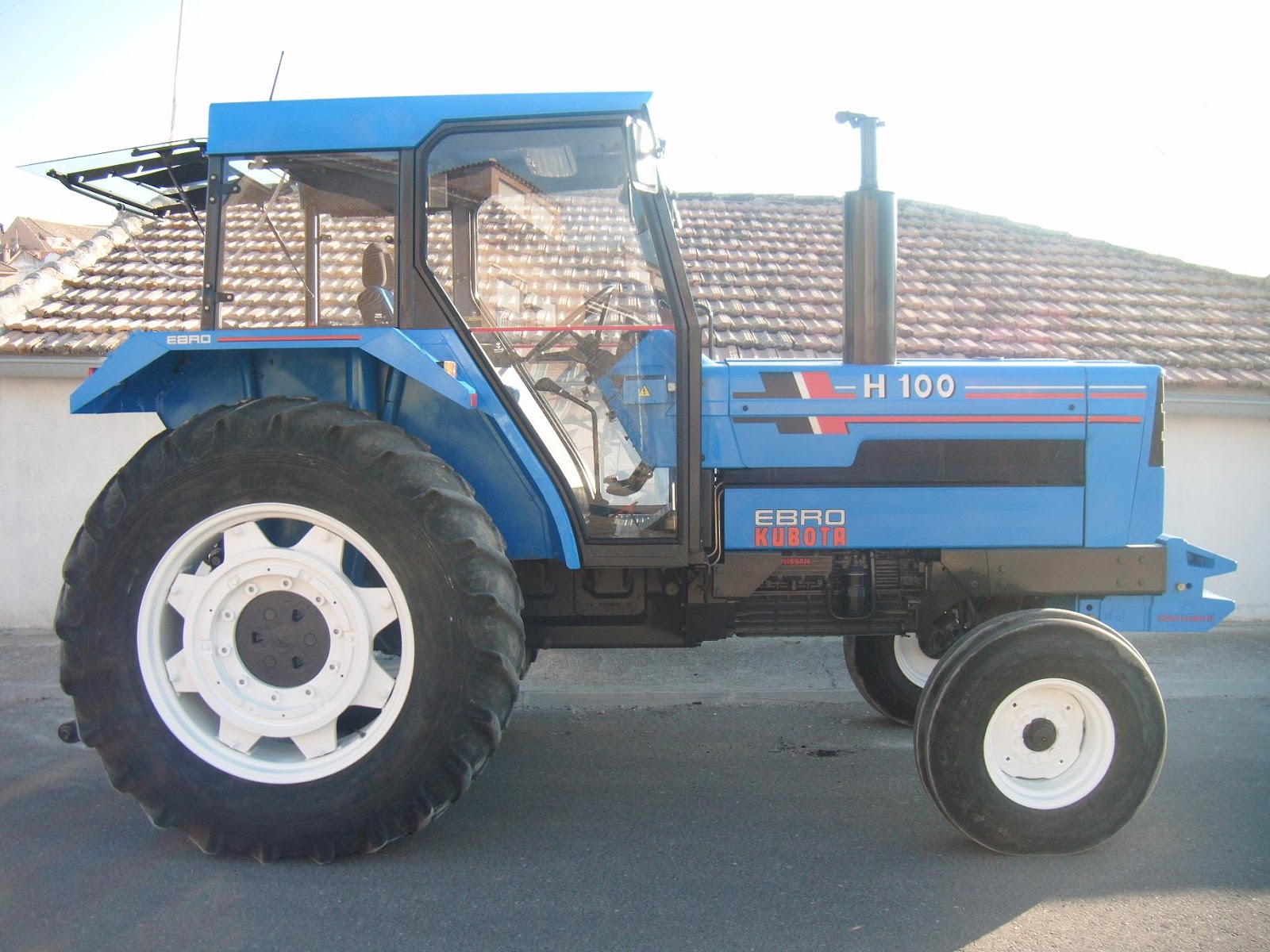 Más que Máquinas Agrícolas EBRO LANZA UN NUEVO MODELO DE TRACTOR