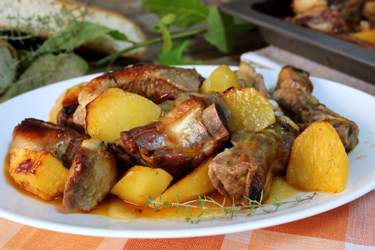 JULIA Y SUS RECETAS Costillas de cerdo a la cerveza con patatas