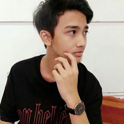 Tanggal Lahir Ari Irham - My Books