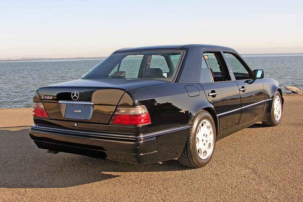 1994 Mercedes-Benz W124 E500 040 Gloss Black | BENZTUNING