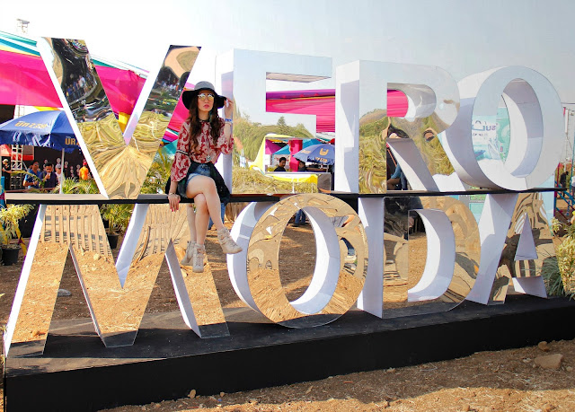 Vero Moda Sula Fest'16 Vero Moda Sula Fest'16, Vero Moda Paisley Bell-sleeve top, ripped denim skirt, plaid shirt, boho-chic, 70's fashion,music festival look, floppy hat