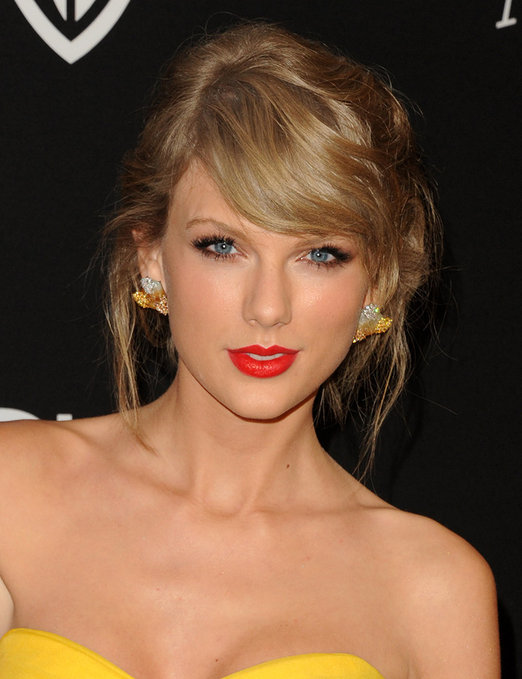 La moda en tu cabello: Peinados para disimular unas orejas grandes 2016