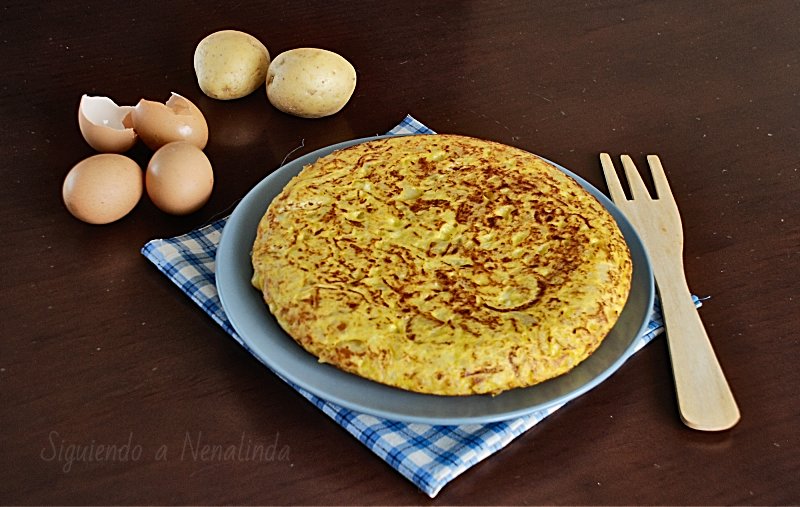 Siguiendo a Nenalinda Tortilla de Patatas Gallegas con huevos de