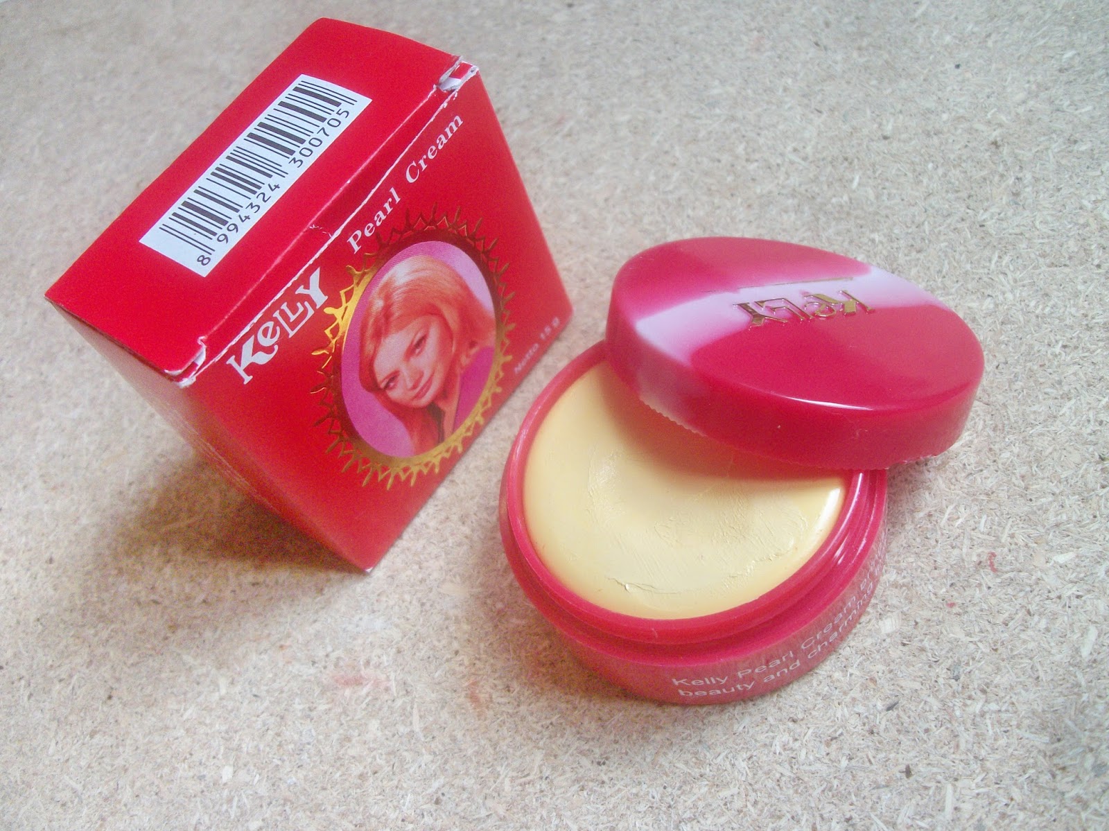 5 Make Up Jadul ini Pernah Jadi Hits di Eranya. Kalo Kamu Pernah Pakai