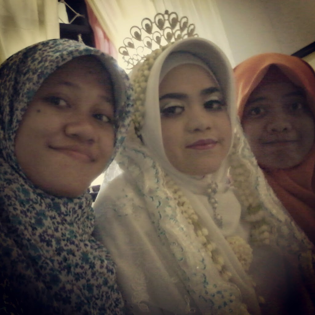 Penulis Biru: Menghadiri Pernikahan Aini di Karawang