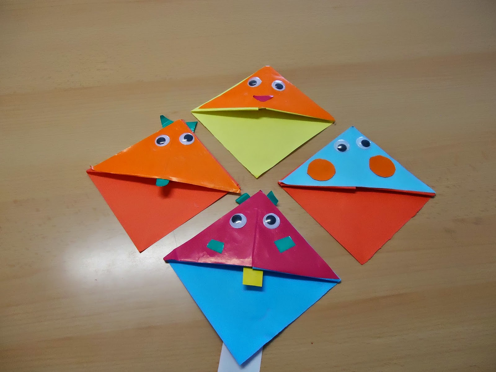 Bibliotorrijos Marcapáginas de origami.