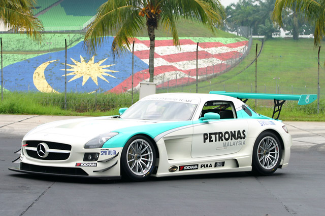 Mercedes AMG gt3 Petronas