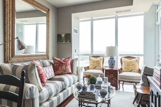 A 21-Gun Salute to the Patterned Sofa - 17 www.bohohome.com @bohosusan