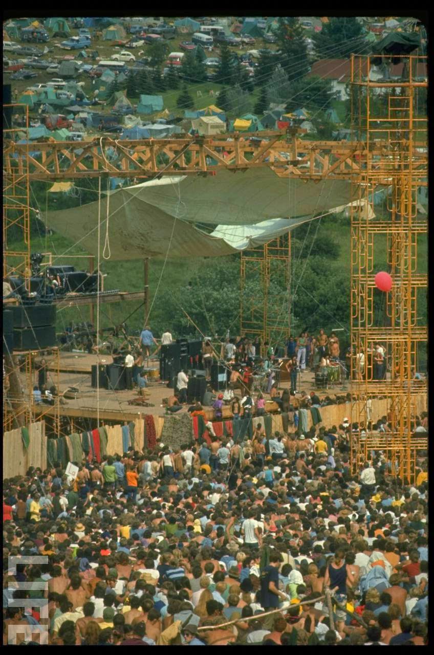 40 Rare and Fascinating Color Photographs of the Woodstock Music & Art Fair, August 1969