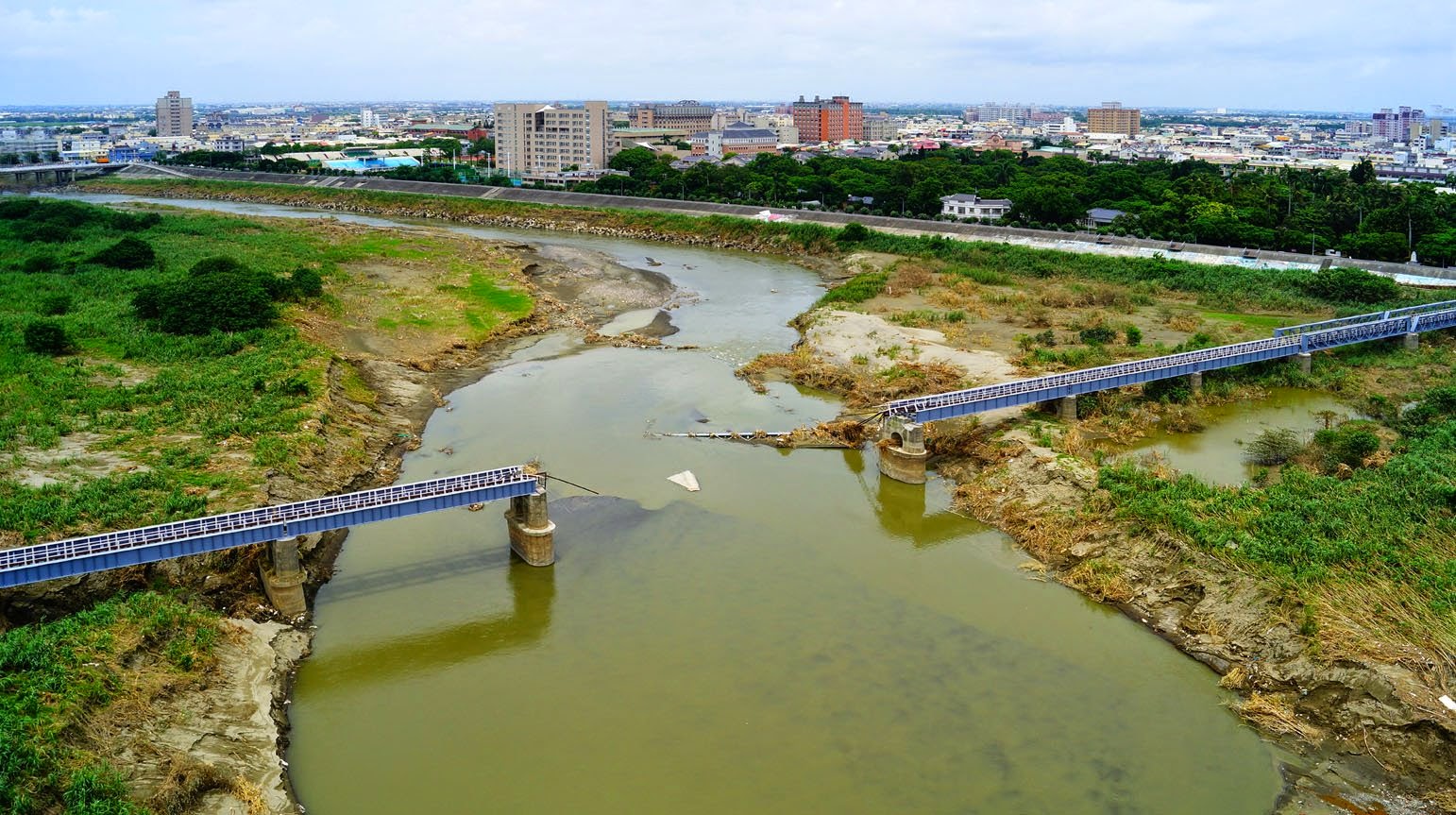 百年古蹟-虎尾糖廠的鐵橋因蘇拉颱風斷了/ 2014.11東和鋼鐵動工義修虎尾鐵橋