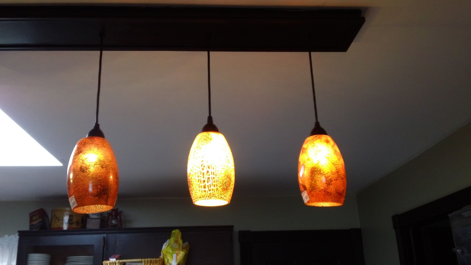 3 Peas in a Pod Ugly pendant lights