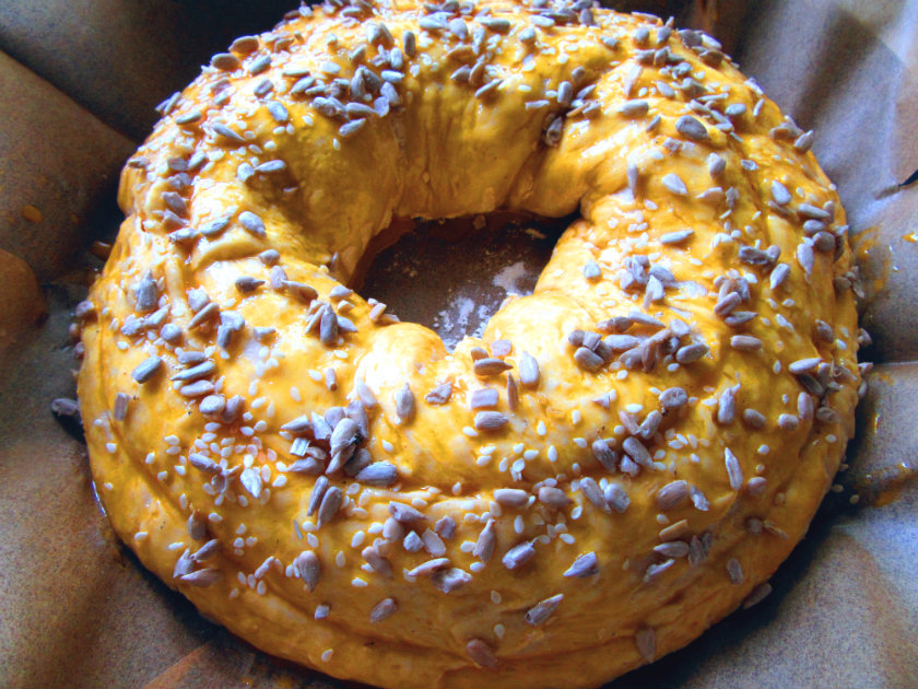 Savory cheese wreath by Laka kuharica: bake in the oven until golden on top. 