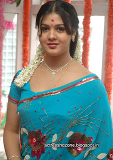 Jyothi Krishna in Blue saree 