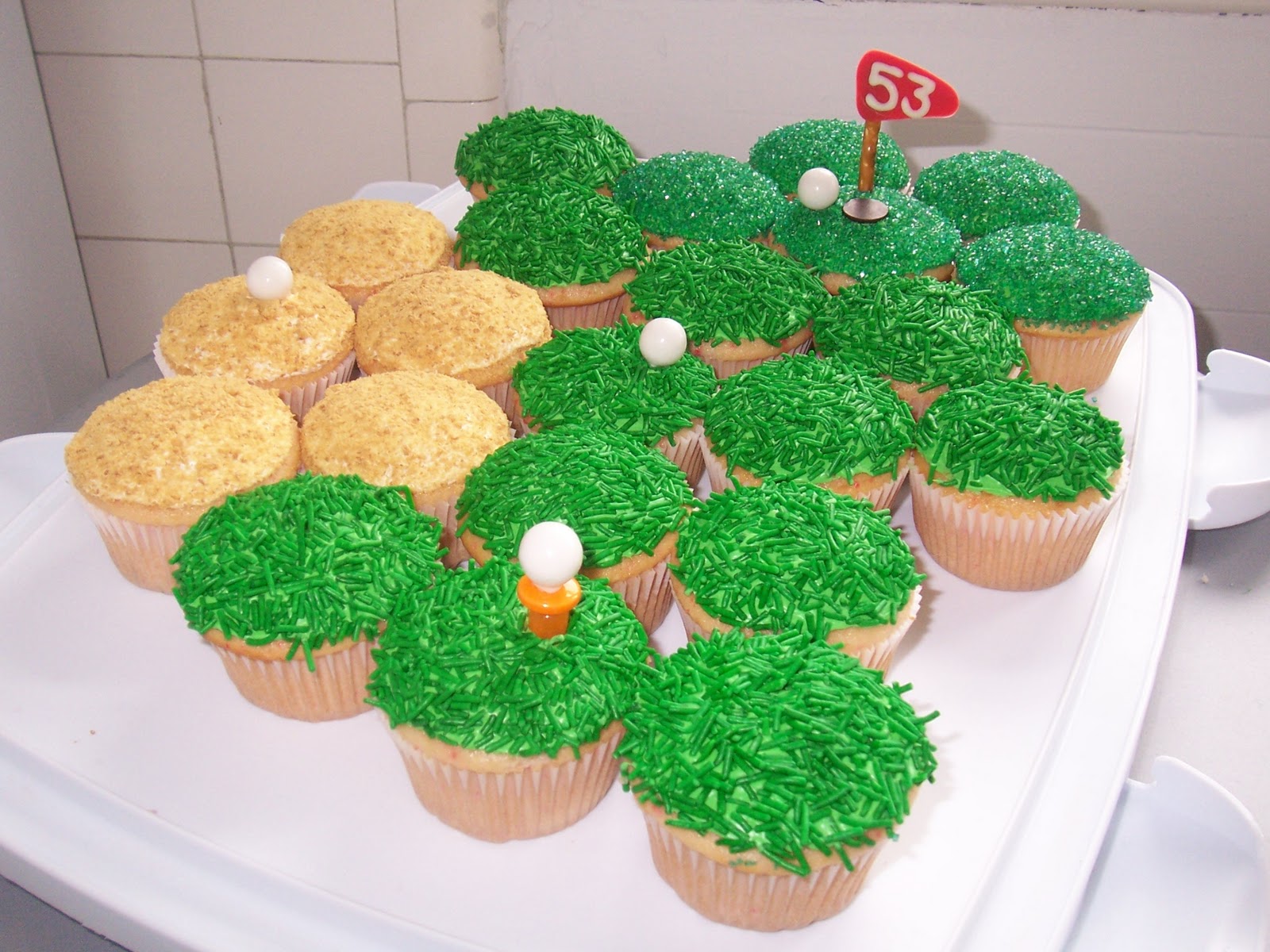 UNIQUELY CUPCAKED Golf Cupcake Cake