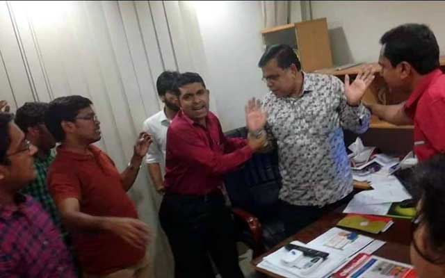 SA TV's Head of News Faisal kicked out এসএ টিভির হেড অব নিউজ ফয়সালকে বের করে দিলো কর্মীরা