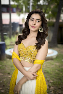 Rashi Khanna in Sleeveless Deep neck Yellow Choli Ghagra