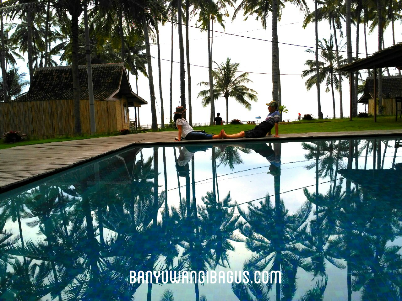 ROMANTISME PANTAI VILLA SOLONG BANYUWANGI