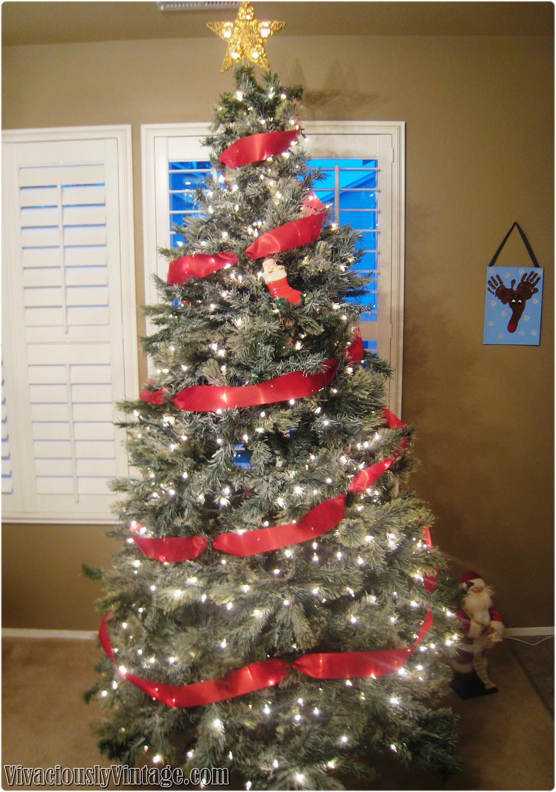 How To Make Your Christmas Tree Look Professionally Decorated