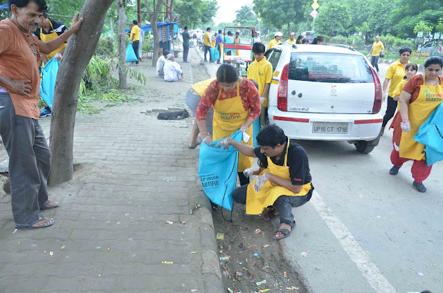 CLEAN UP ACTIVITY IN NOIDA TO CELEBRATE THE SPIRIT OF FREEDOM CLEAN UP ACTIVITY IN NOIDA TO CELEBRATE THE SPIRIT OF FREEDOM