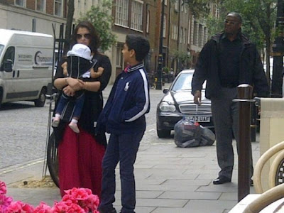 Aishwarya Rai spotted at London Street with her Daughter Aaradhya