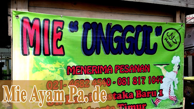Mie ayam Pa de gurih dan nikmat depan SMK 26 Pembangunan Jak-Tim SMK 26 Pembangunan Jak-Tim