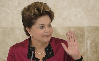 Dilma Rousseff vetou integralmente o Projeto de Lei 98/2002 que criava, incorporava, fundia e desmembrava municípios.