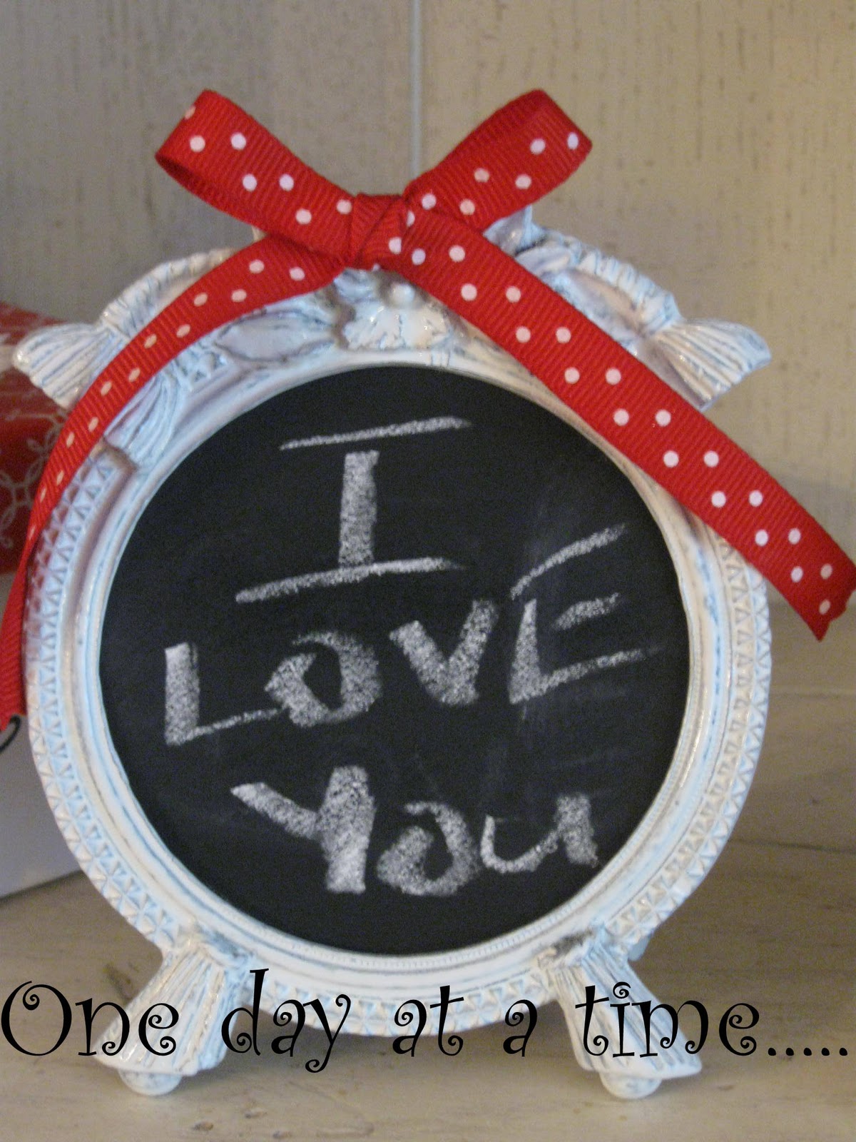 One day at a time.....: Repurposed Frames for Valentine's Day