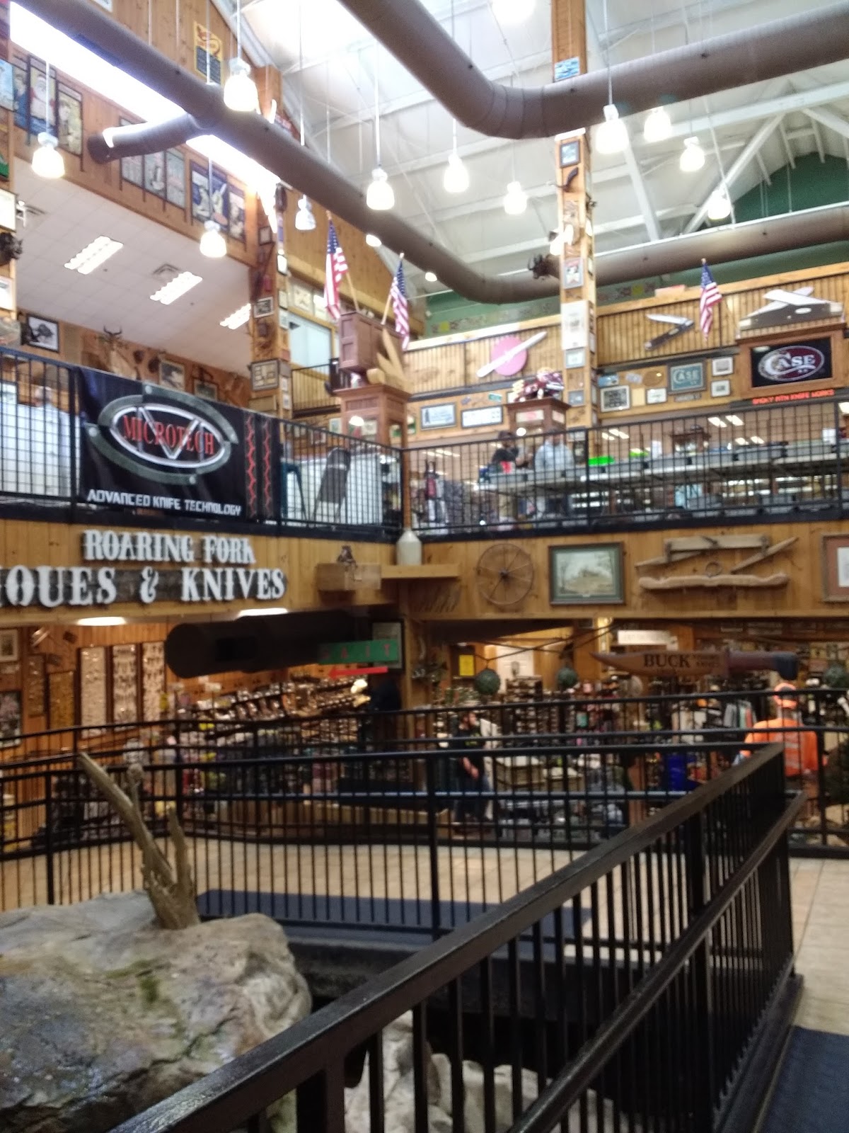 Kentucky Travels Smoky Mountain Knife Works in Sevierville Tennessee