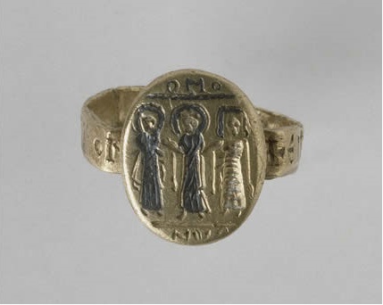 Ενεπίγραφο χρυσό βυζαντινό δαχτυλίδι γάμου με νίελο του 7ου αιώνα. Επιγραφή: ΟΜΟΝΟΙΑ.