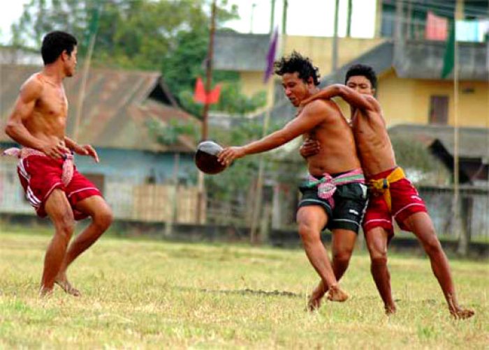 ZOOMININDIA Amazing Sport Yubi Lakpi (Indian traditional Rugby)