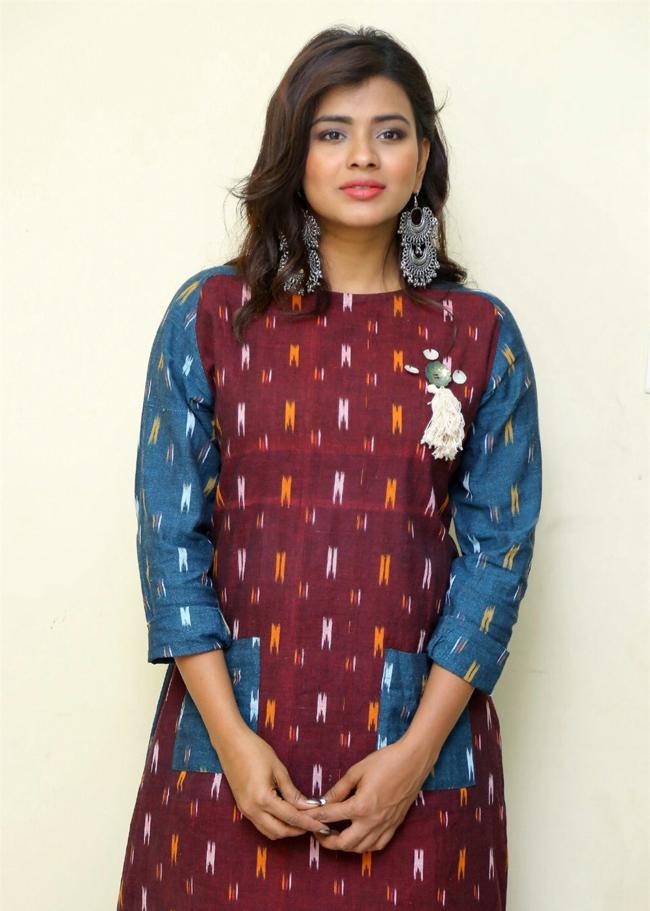 Beautiful Tamil Model Hebah Patel Long Hair Photos In Maroon Dress