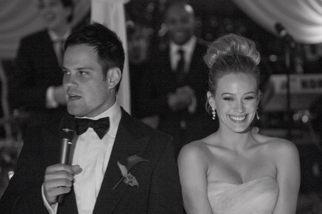 http://4.bp.blogspot.com/-IJfjdmIJF-A/TlaXkZV-TtI/AAAAAAAABeg/0BCnkoKF1Bo/s1600/Hilary_Duff_Mike_Comrie_Wedding_14.jpg