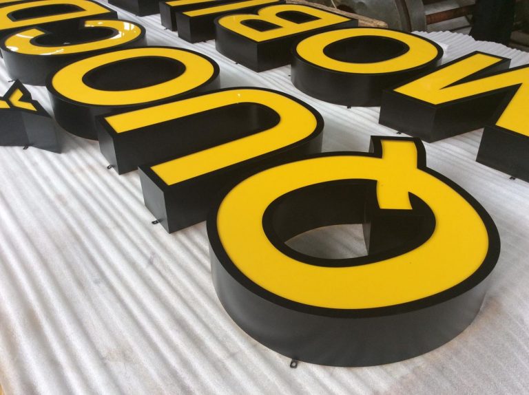 Làm bảng hiệu hộp đèn Thành Đạt