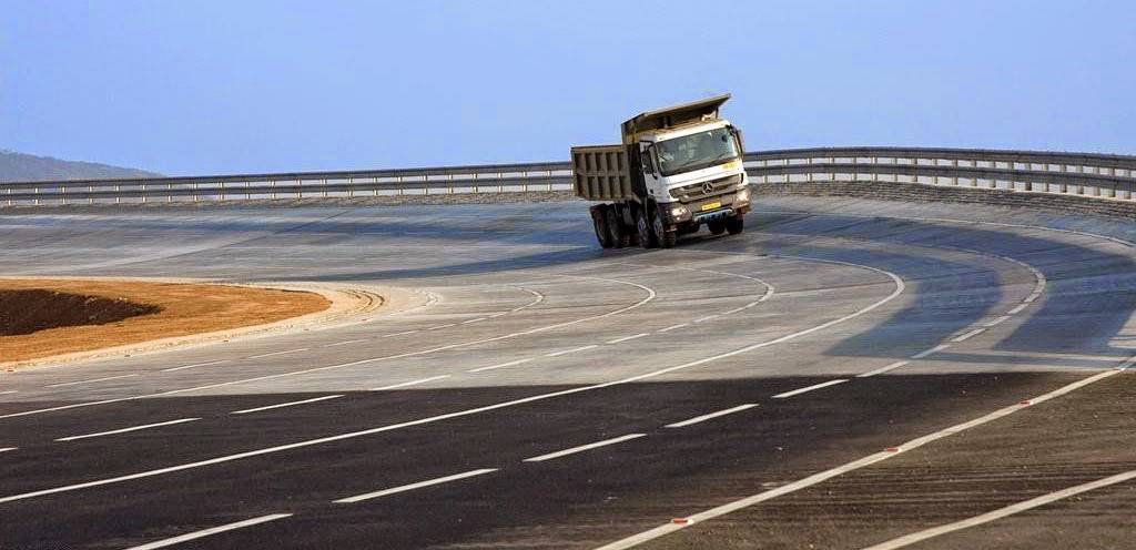 Ingeniería de Seguridad Vial: PERALTE