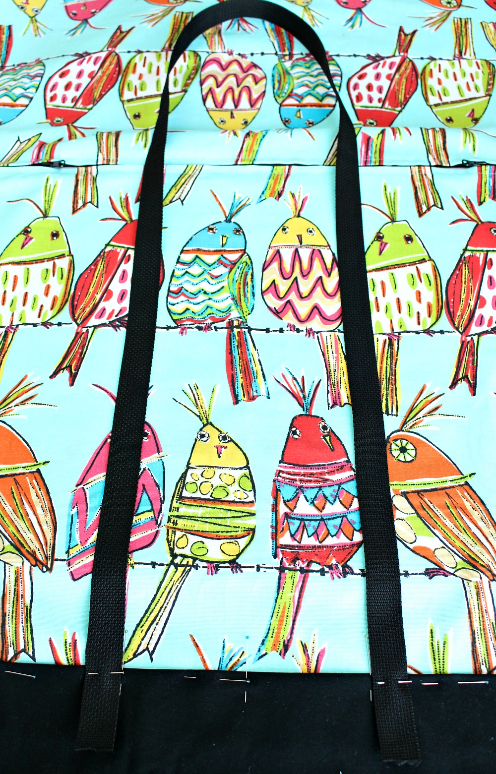 how to make a tote bag DIY Beach Tote with Zipper Closure + Pom Pom Trim | Sewing Tutorial from Dans le Lakehouse