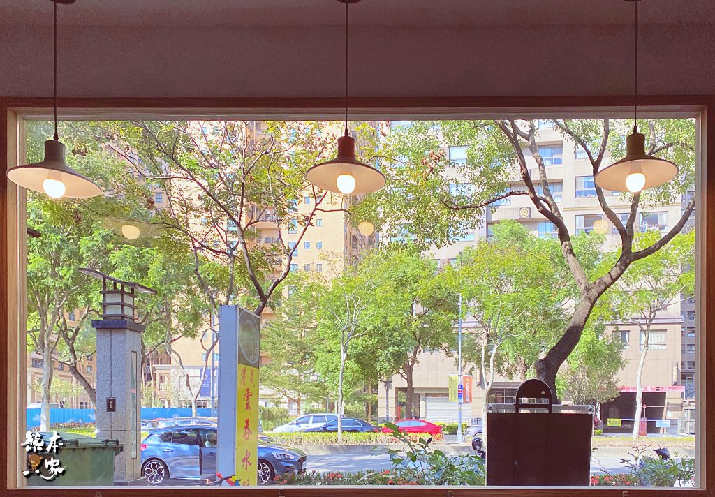 盤中飧飯麵館|學成路餐廳~鮮蝦雲吞大顆好吃還有孩子愛吃的排骨飯