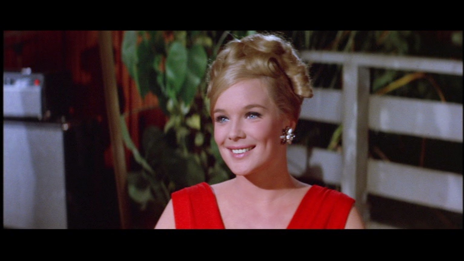 Happyotter BEACH BLANKET BINGO (1965)