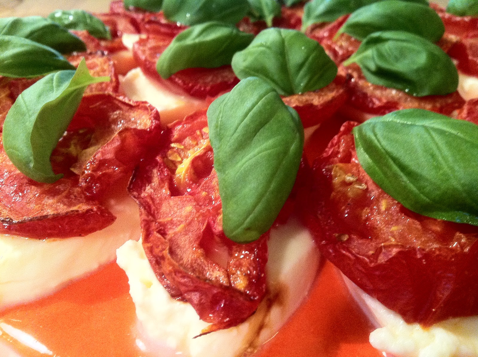 Überall & Nirgendwo: Tomate Mozzarella mal anders! Nehmt konfierte Tomaten! Überall & Nirgendwo: Tomate Mozzarella mal anders! Nehmt konfierte Tomaten!