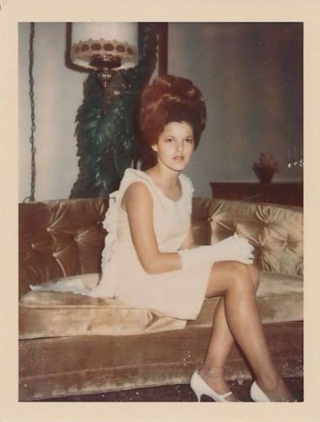35 Interesting Vintage Snapshots Of 1960s Women With Bouffant Hairstyle ~ Vintage Everyday