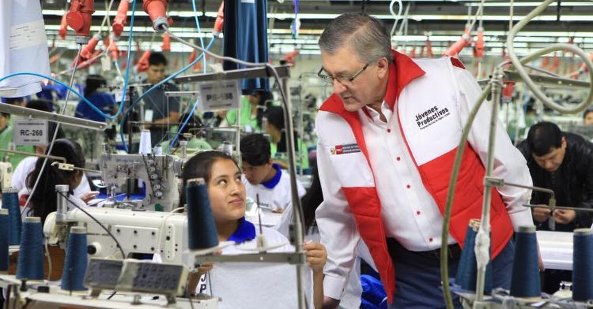 Más de 300 jóvenes capacitados por el MTPE ingresarán a trabajar en empresas textiles de Lima Norte