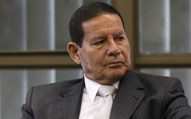 Na Colômbia, Mourão diz que Brasil vai optar por não intervir na Venezuela