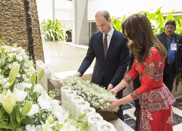 Kate Middleton and Prince William lay a wreath at Taj Hotel, scene of Mumbai terror attacks