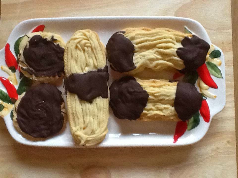 Chocolate-dipped Viennese Fingers