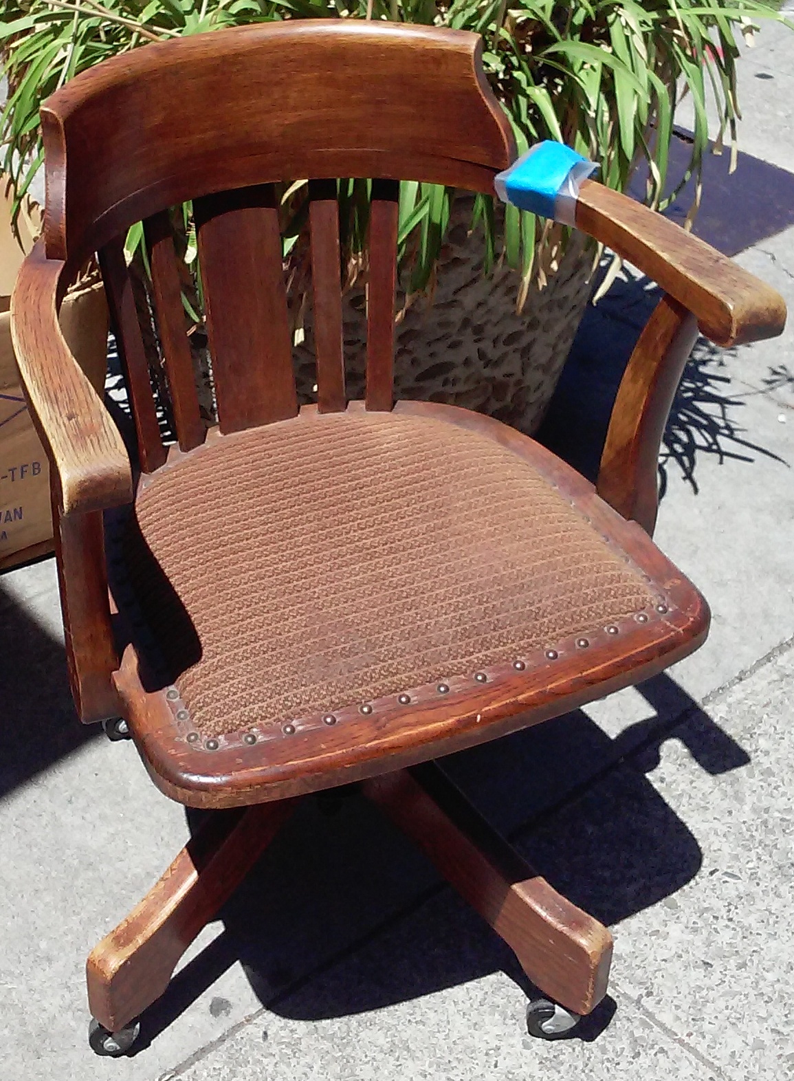 UHURU FURNITURE & COLLECTIBLES SOLD 3755 Vintage Oak Desk Chair on