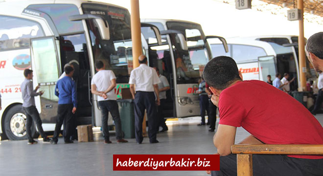 Diyarbakır otogarında tek taraflı hareketlilik yaşanıyor Diyarbakır otogarında tek taraflı hareketlilik yaşanıyor