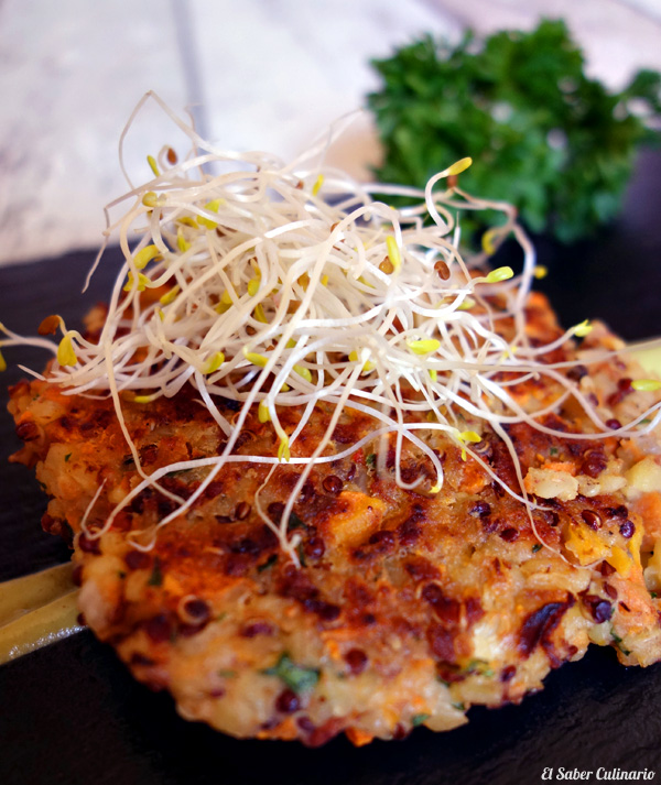 Hamburguesa vegetariana de quinoa y bulgur con queso feta