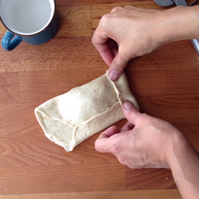 masa para empanadas chilenas horneadas via elgatogoloso.com