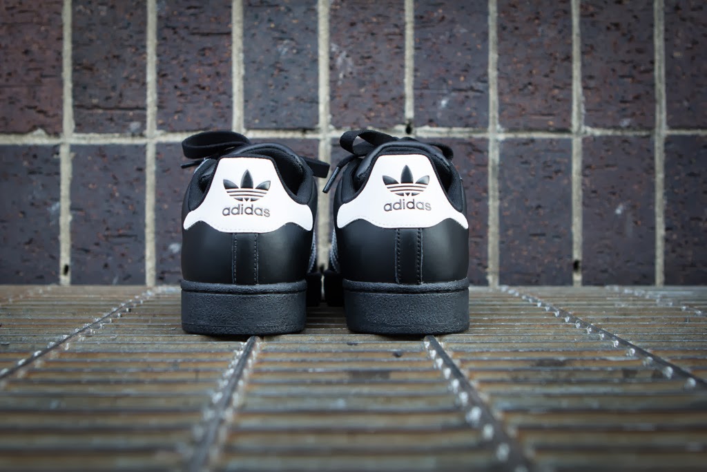 adidas superstar 2 black white