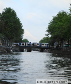 passeio de barco pelos canais de Amsterdã