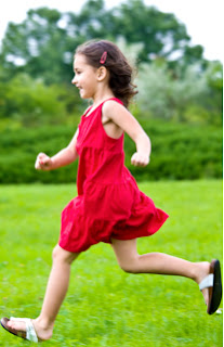 mal olor en el pelo de mi hija, a mi hija le hiede la cabeza, porque a mi hija le hiede su cabeza cuando suda, mal olor en el sudor de la cabeza de los niños